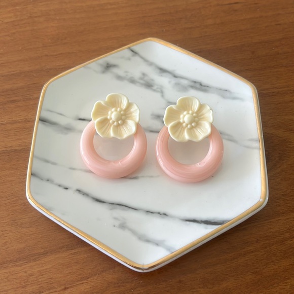 Vintage Jewelry - Vintage Hawaiian Flower Earrings Barbiecore Jewelry Oversized Pastel Pink Hoops